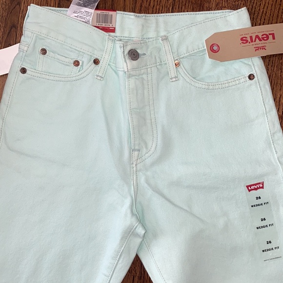Levi’s wedgie fit high rise jeans. - Picture 3 of 5